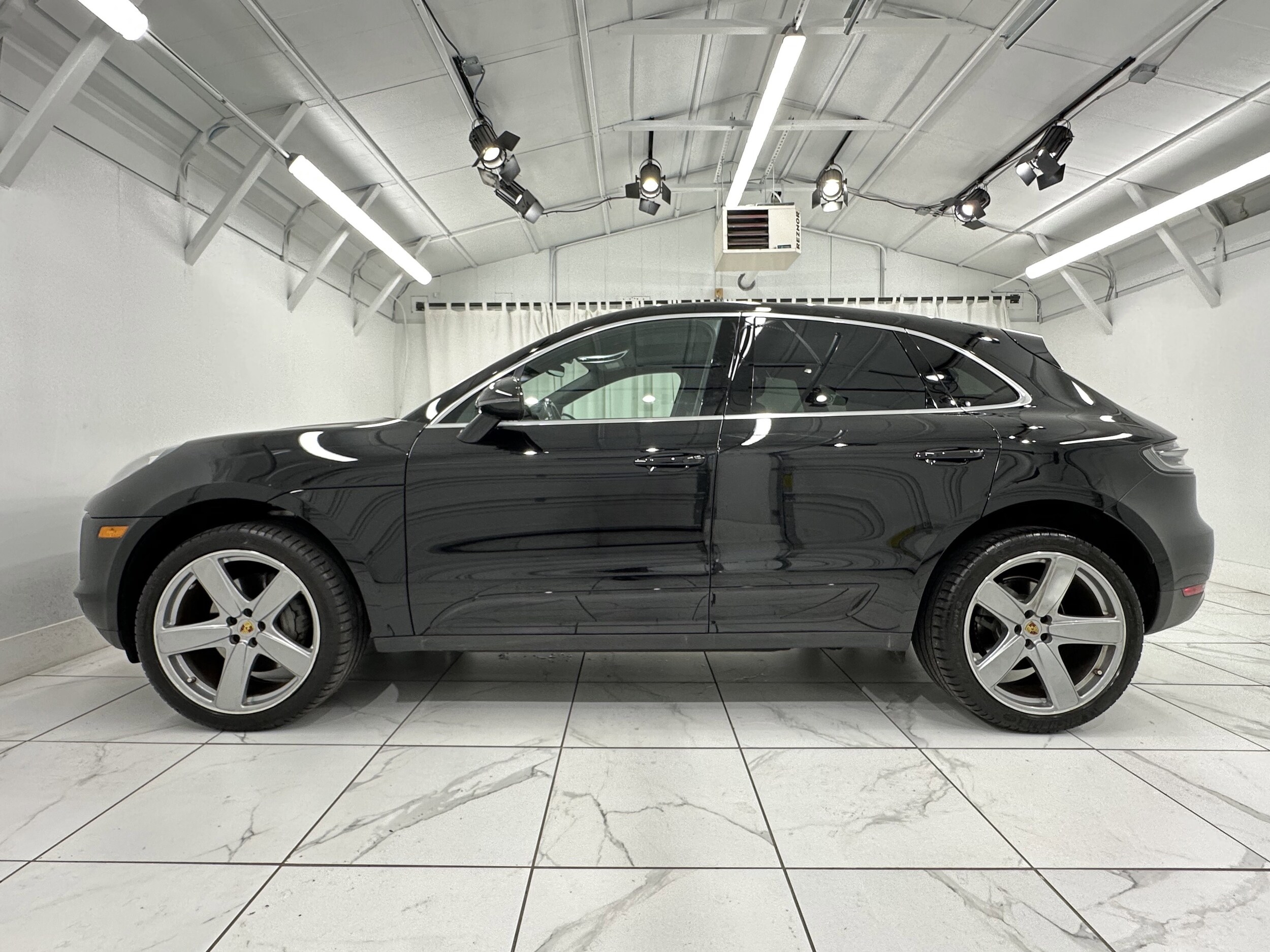 2019 Porsche Macan S photo 2