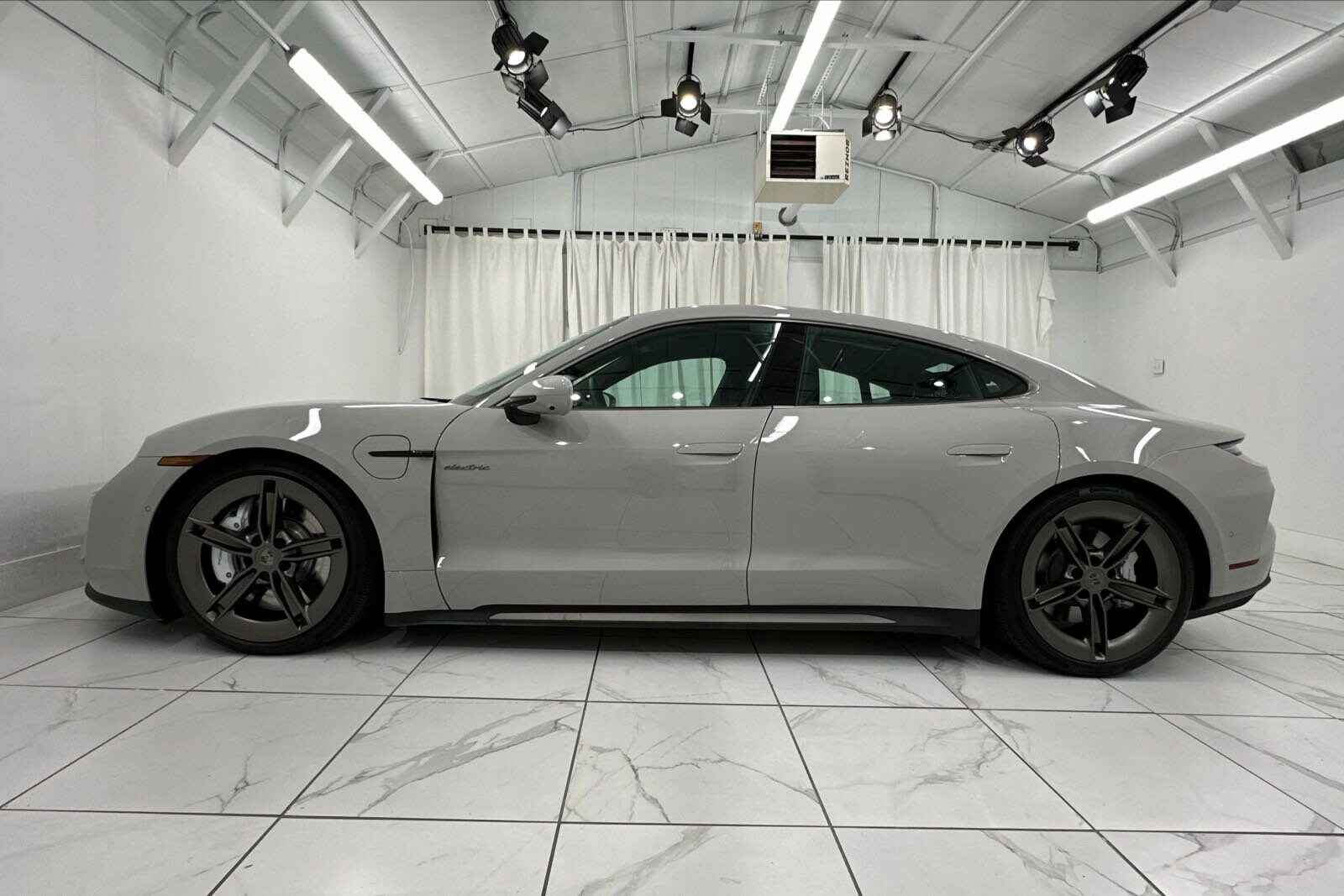 2025 Porsche Taycan Turbo photo 2