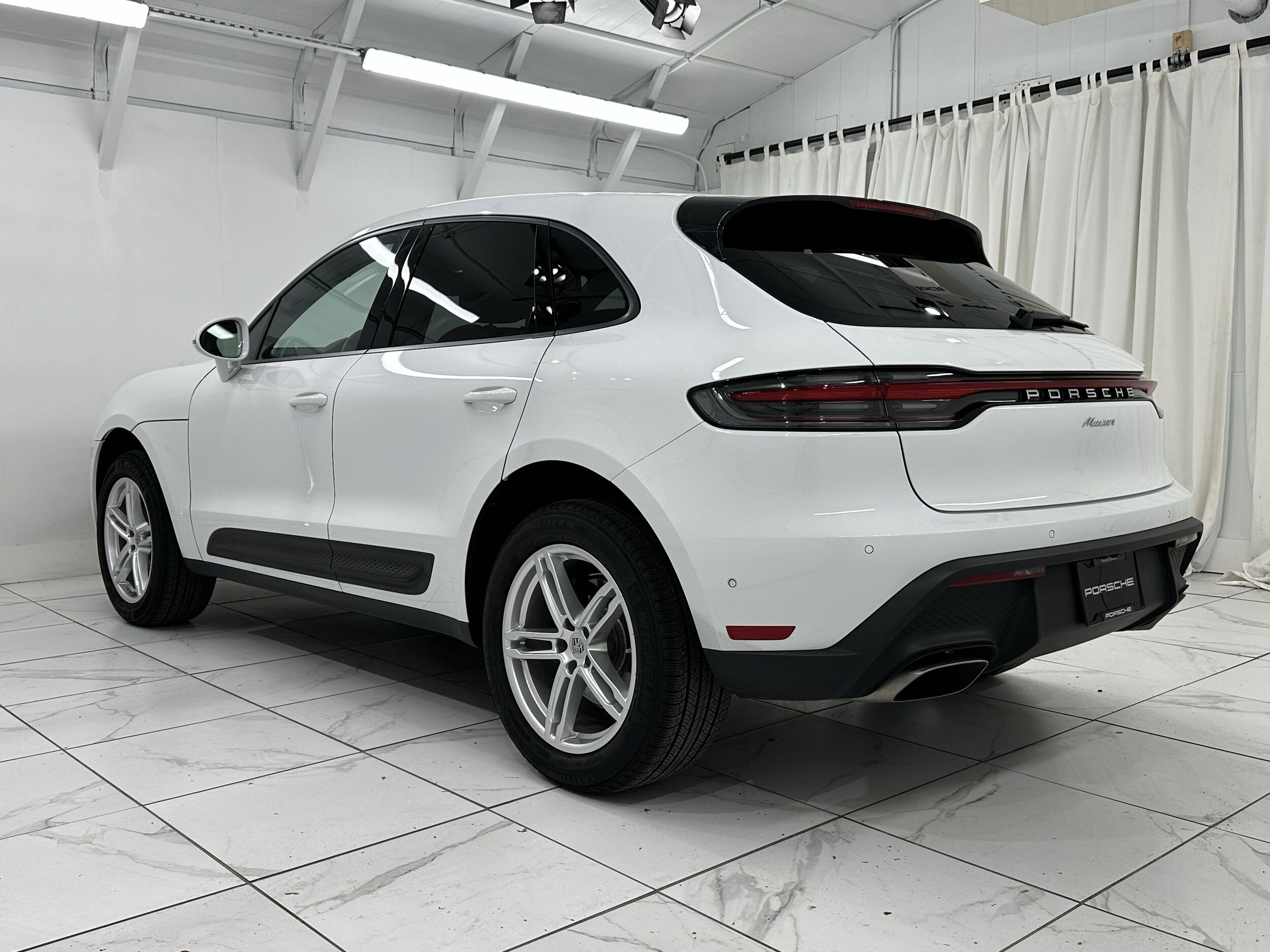 2024 Porsche Macan Base photo 3