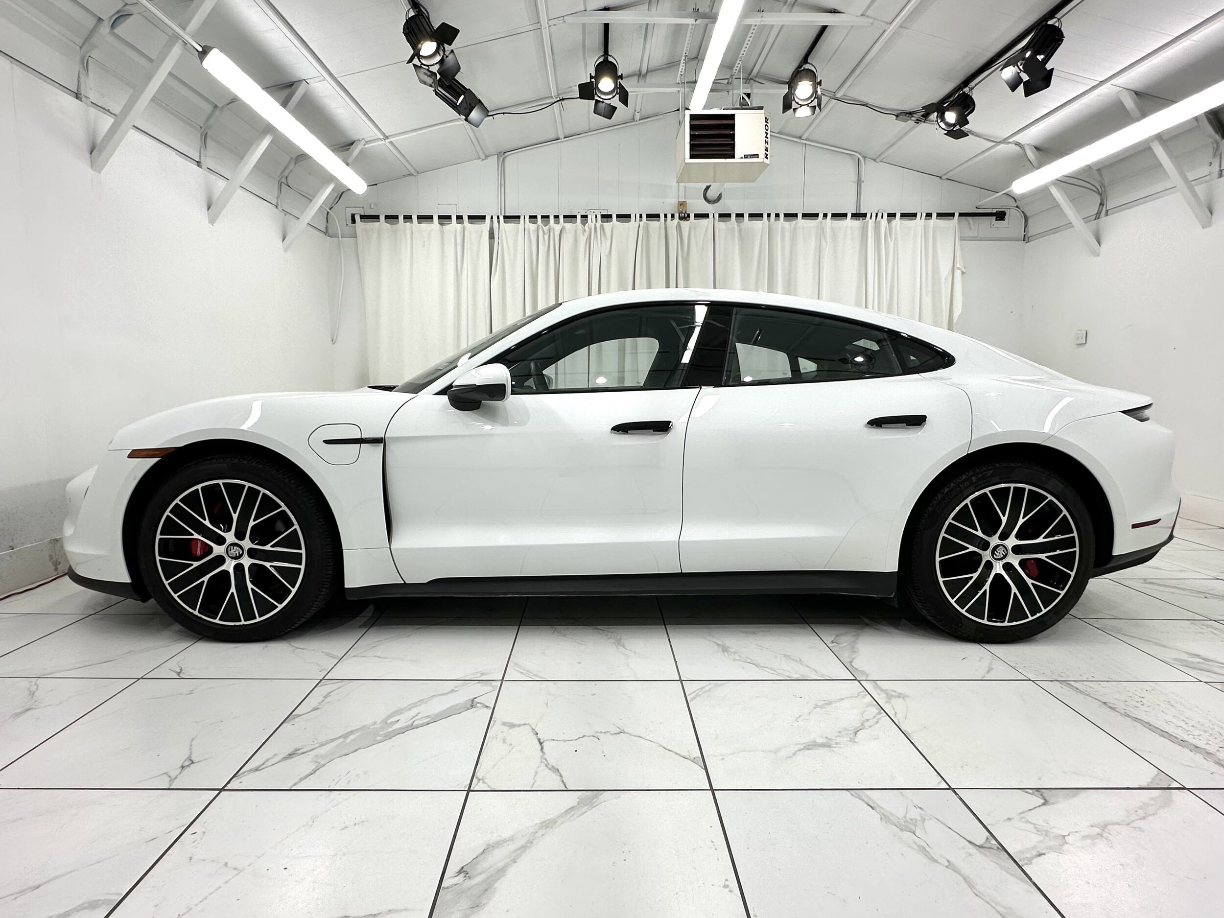 2022 Porsche Taycan 4S photo 2