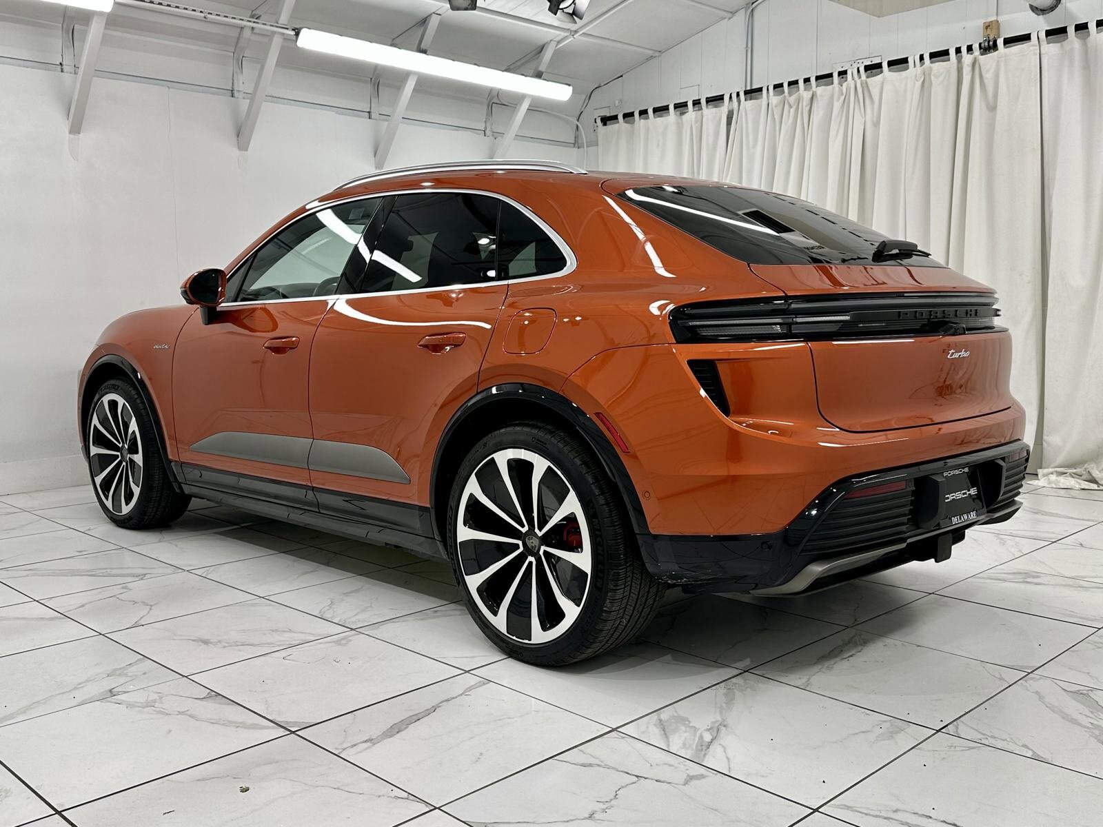 2024 Porsche Macan Electric Turbo photo 3