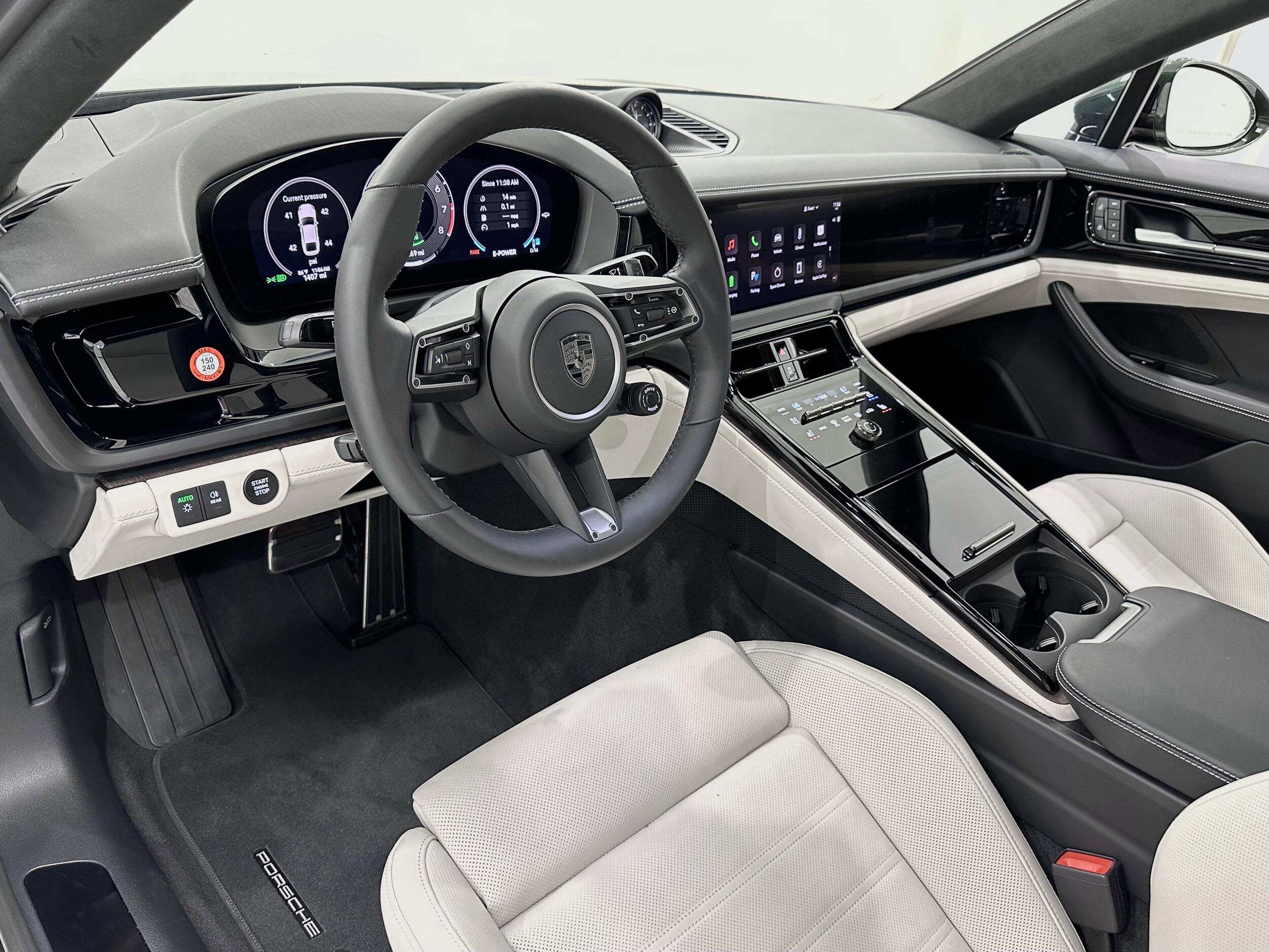 2025 Porsche Panamera Turbo E-Hybrid photo 4