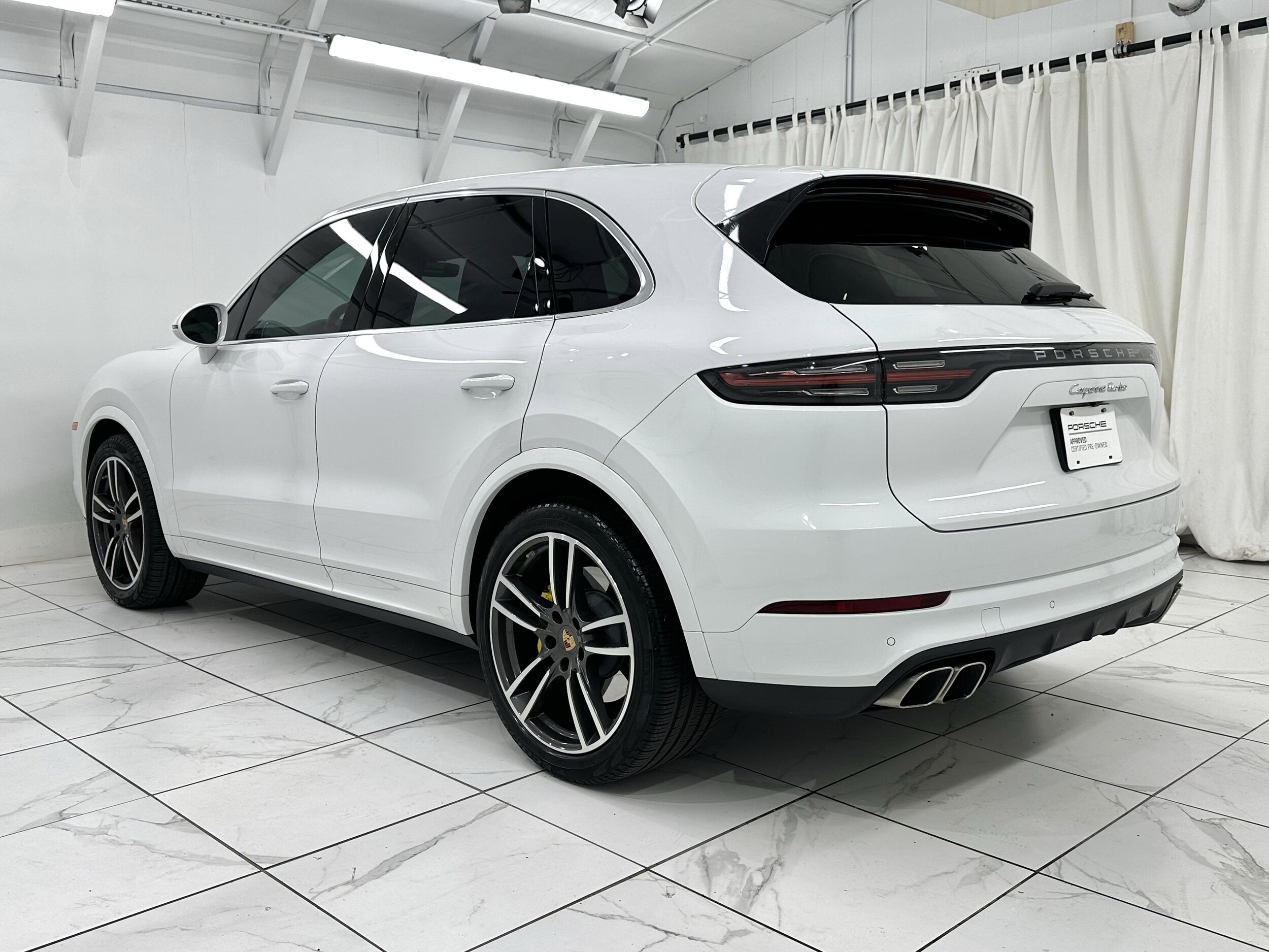2023 Porsche Cayenne Turbo photo 3