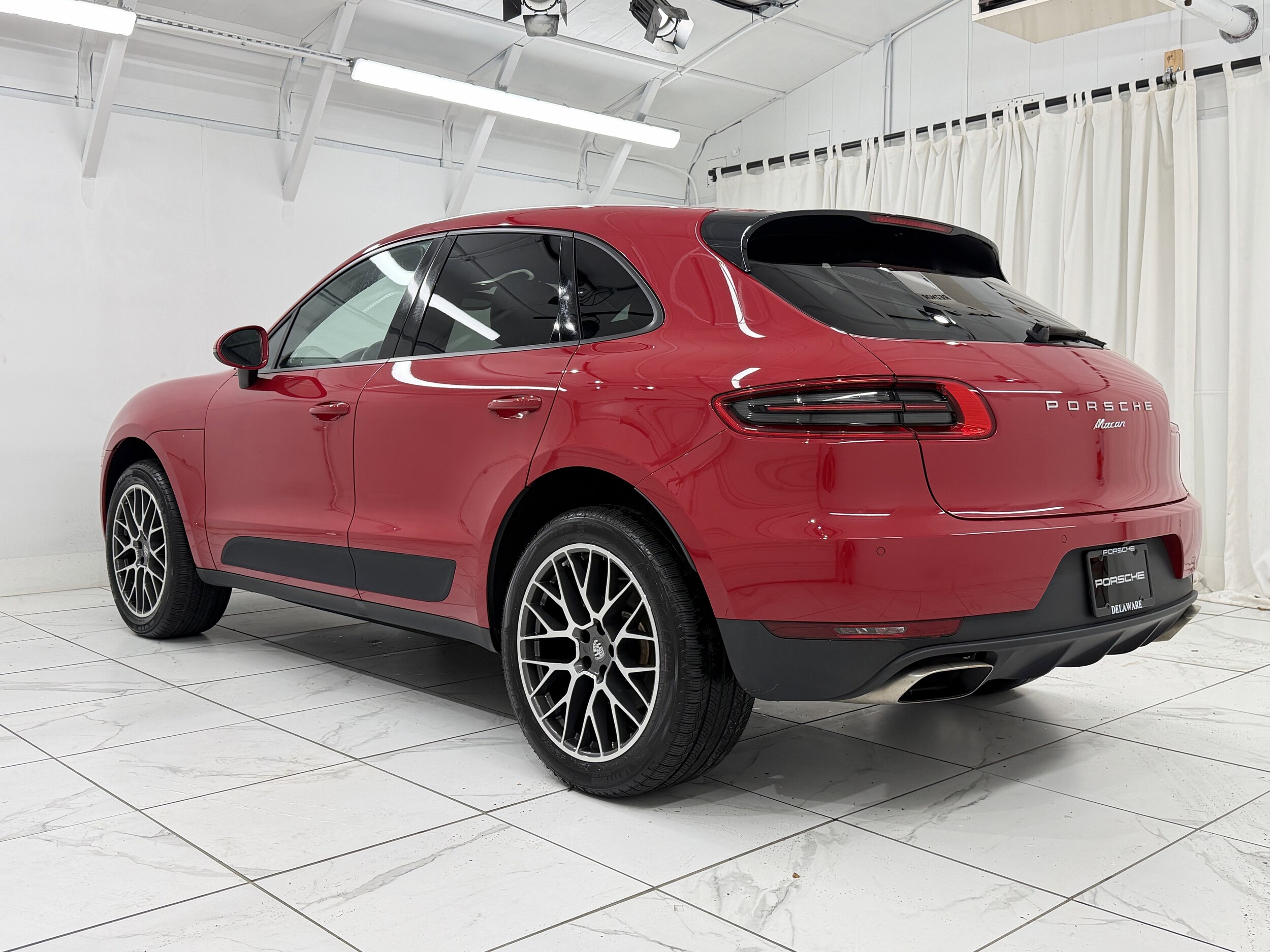 2017 Porsche Macan photo 3