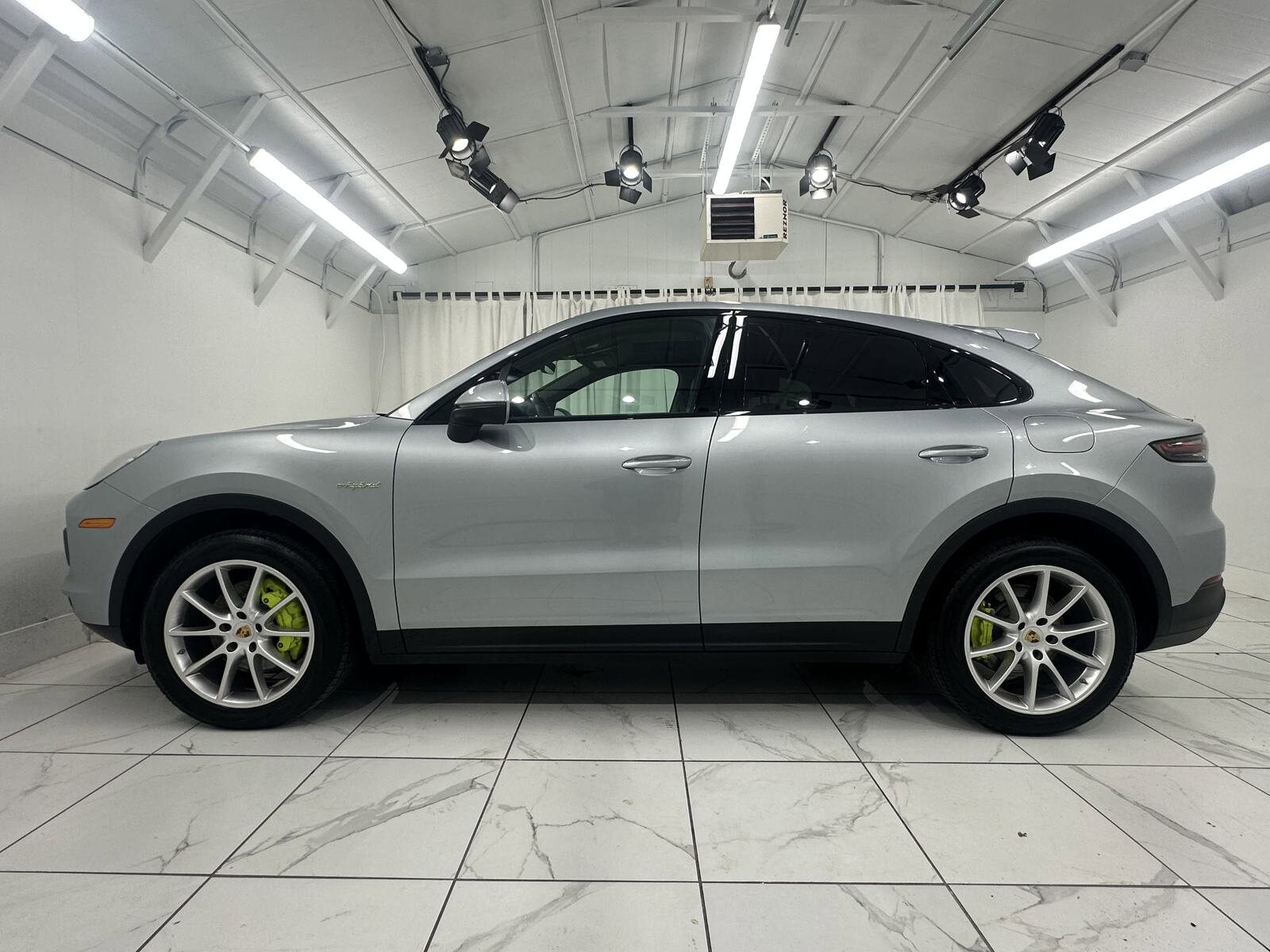 2021 Porsche Cayenne E-Hybrid Coupe photo 2