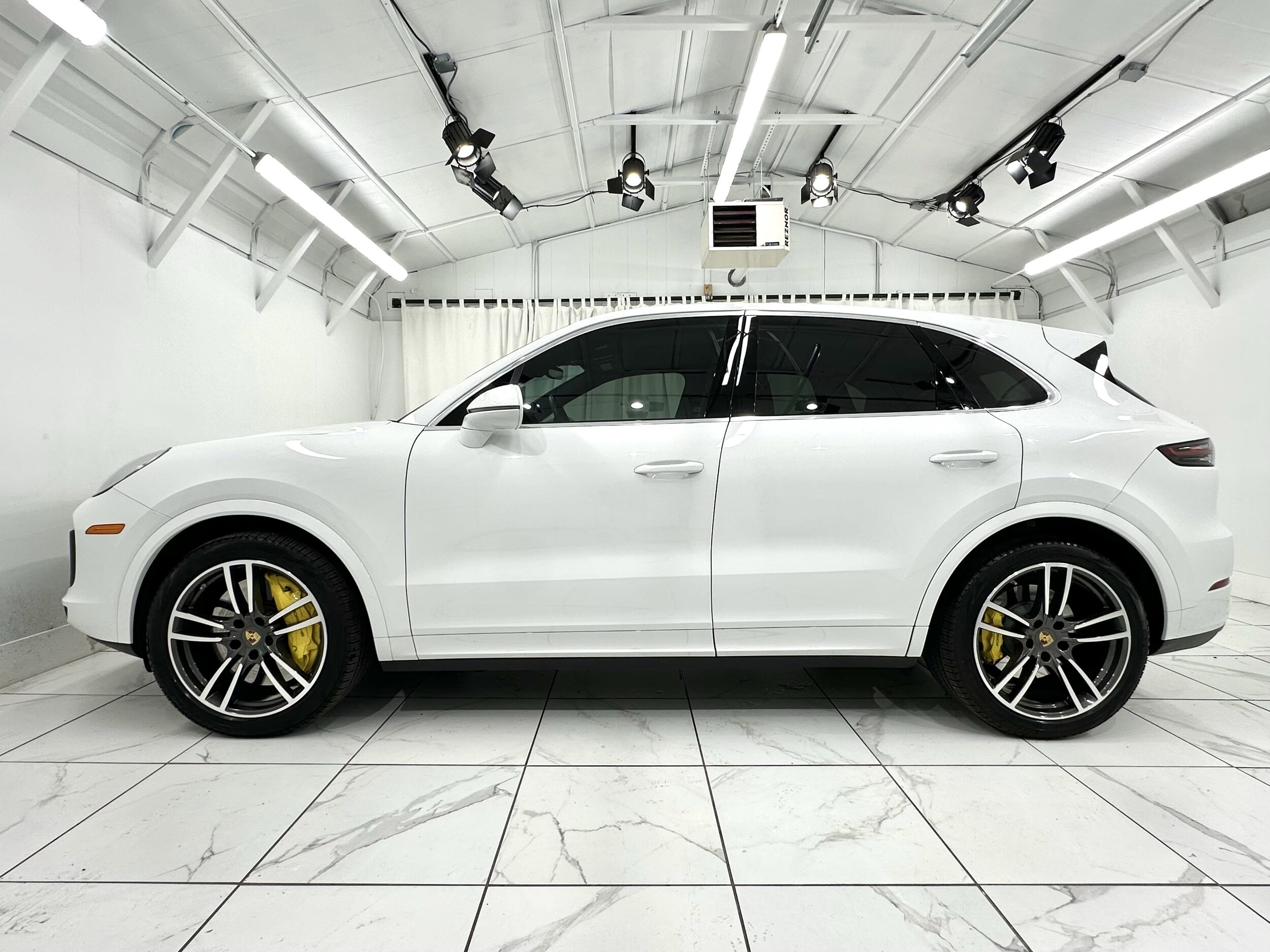 2023 Porsche Cayenne Turbo photo 2