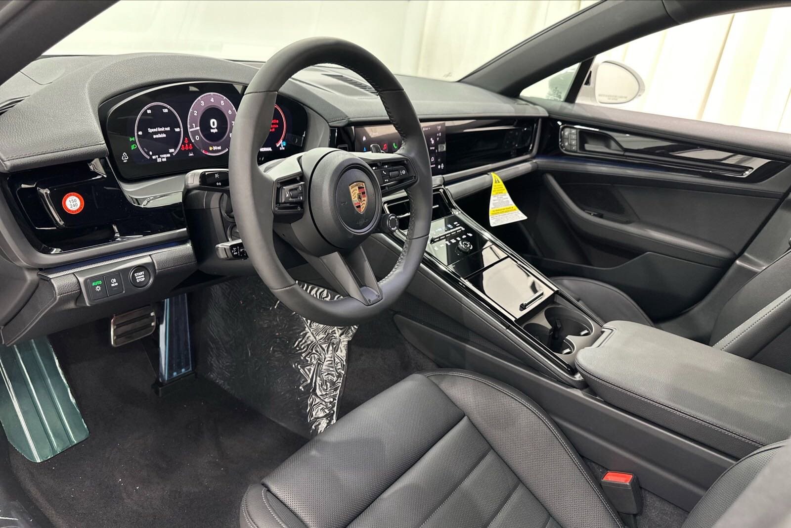 2024 Porsche Panamera 4 photo 4