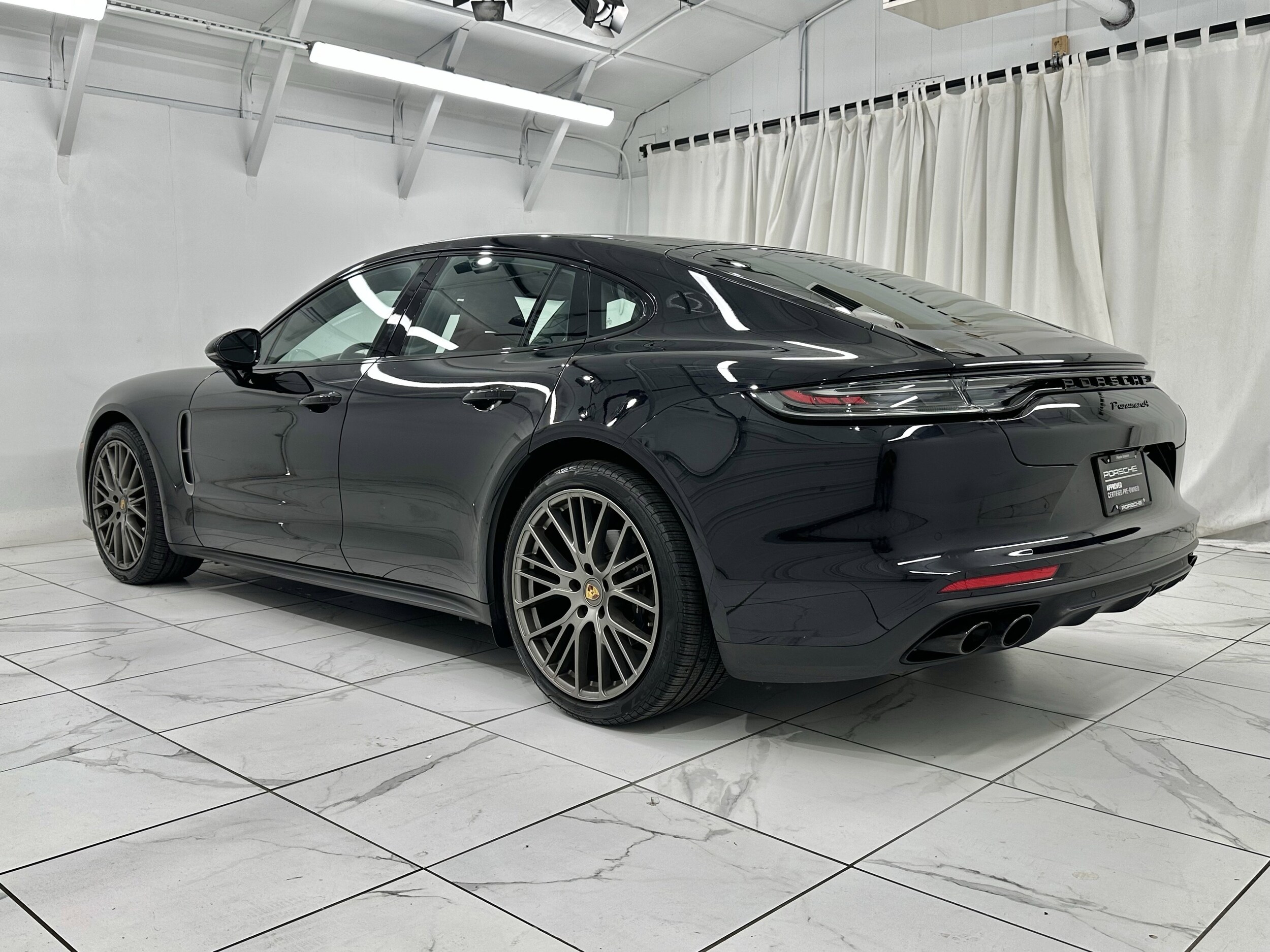 2022 Porsche Panamera 4 Platinum photo 3
