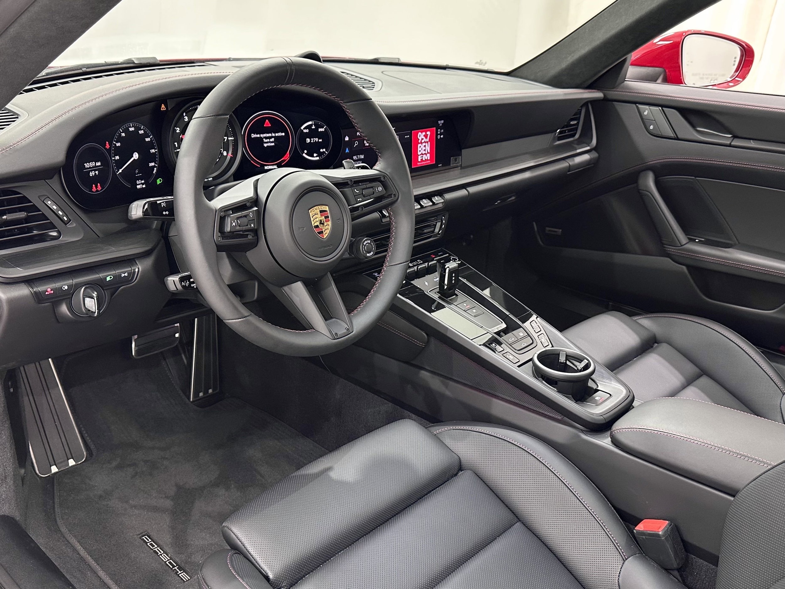 2023 Porsche 911 4 GTS photo 4