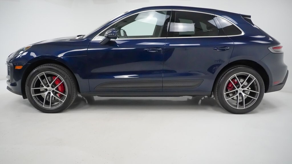 2023 Porsche Macan S photo 2