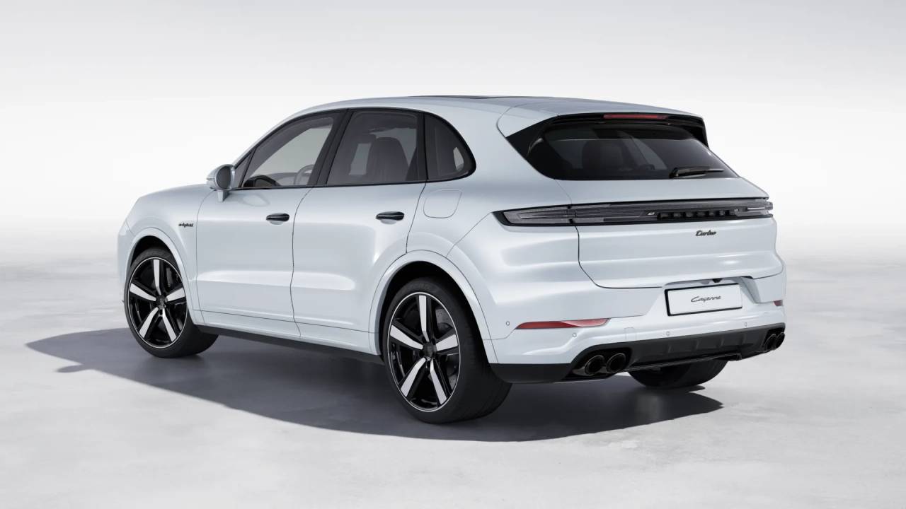 2026 Porsche Cayenne E-Hybrid Turbo photo 3