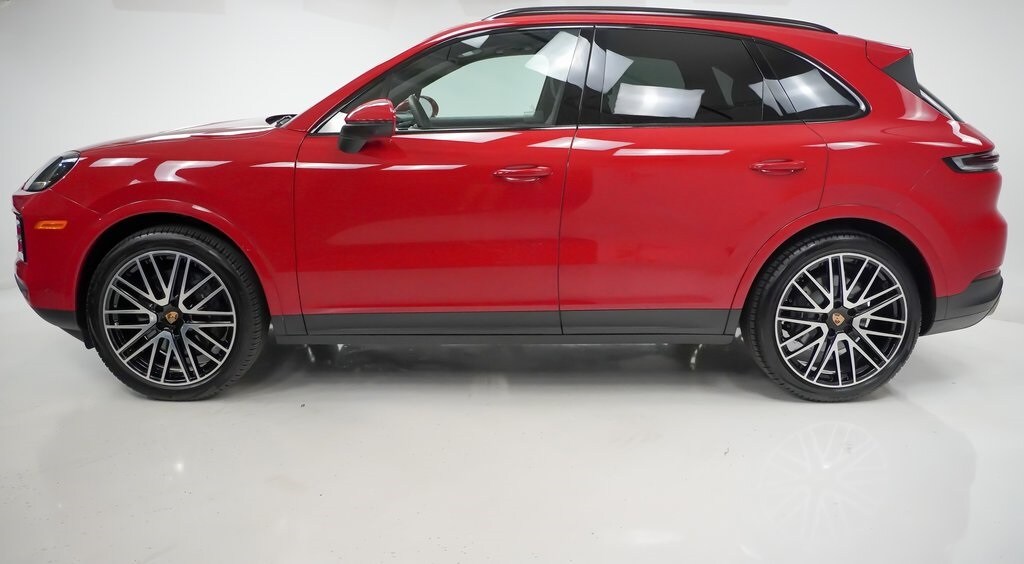 2025 Porsche Cayenne Base photo 2
