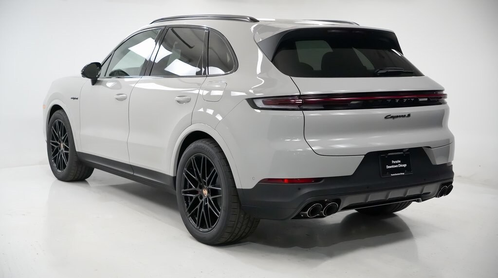 2026 Porsche Cayenne E-Hybrid S photo 2