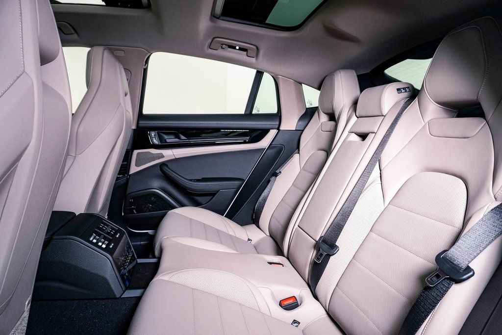 2026 Porsche Panamera Base - Photo 17