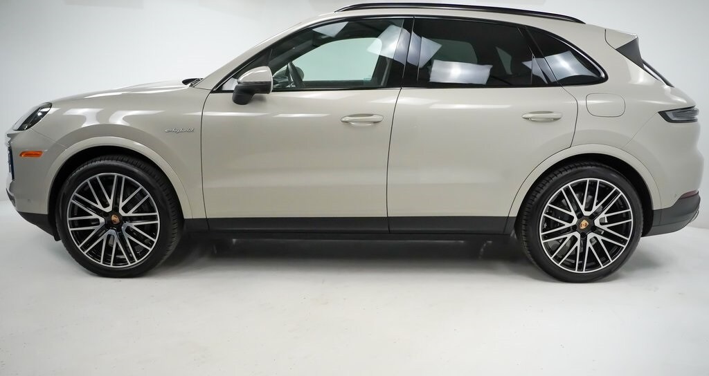 2025 Porsche Cayenne E-Hybrid Base photo 2