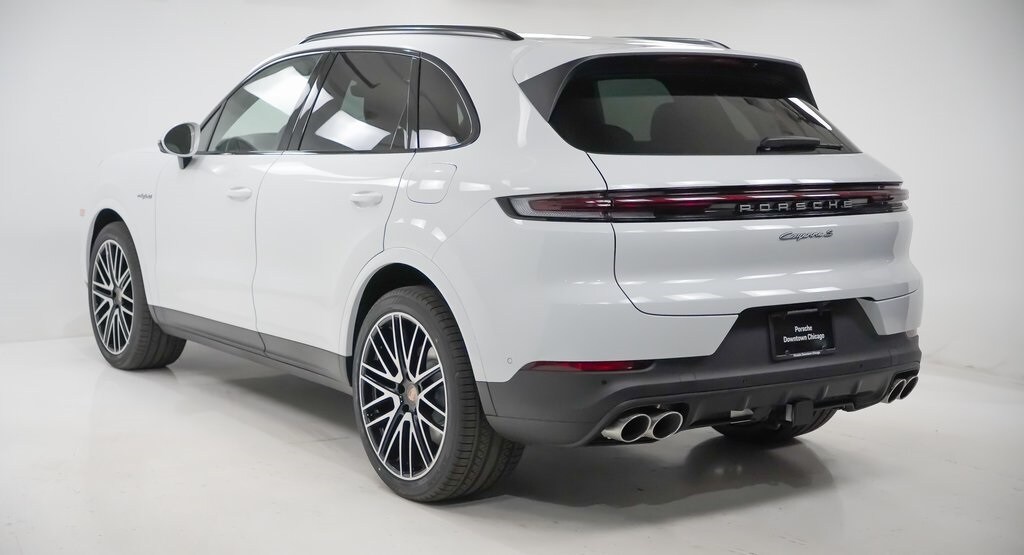 2026 Porsche Cayenne E-Hybrid S photo 3
