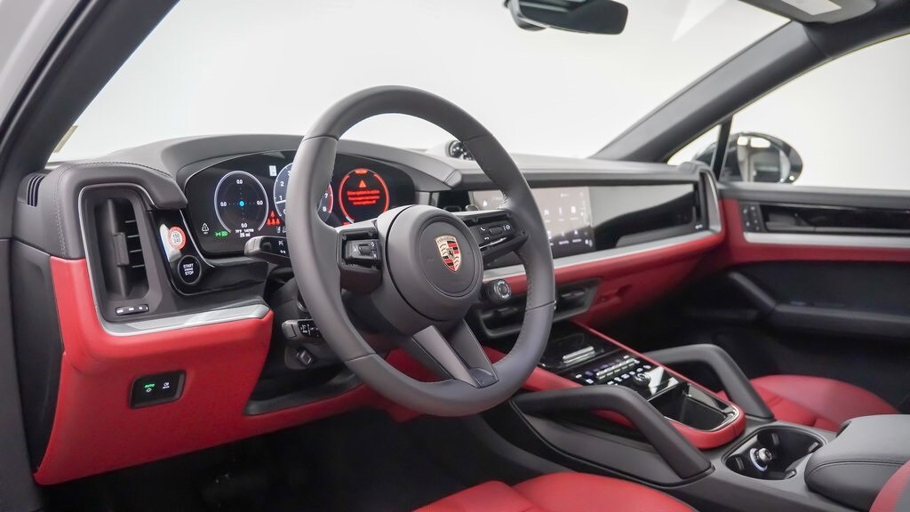 2025 Porsche Cayenne Coupe photo 4