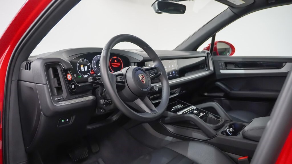2025 Porsche Cayenne Base photo 4