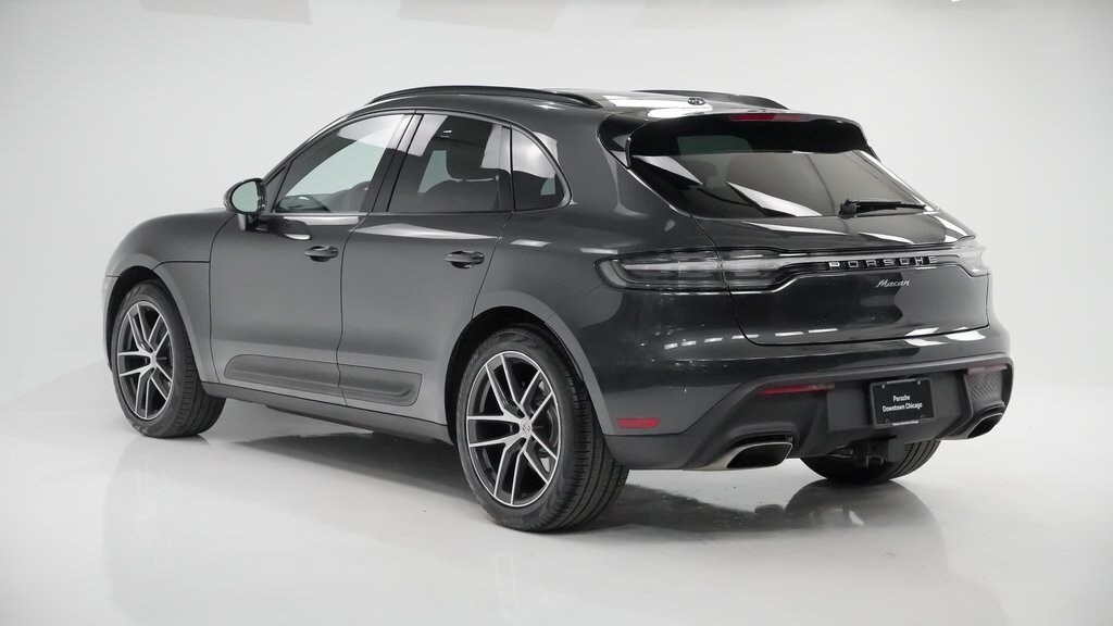 2025 Porsche Macan Base photo 3
