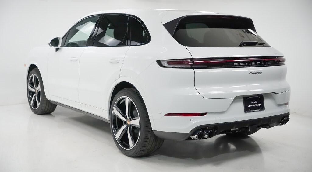 2026 Porsche Cayenne GTS photo 2