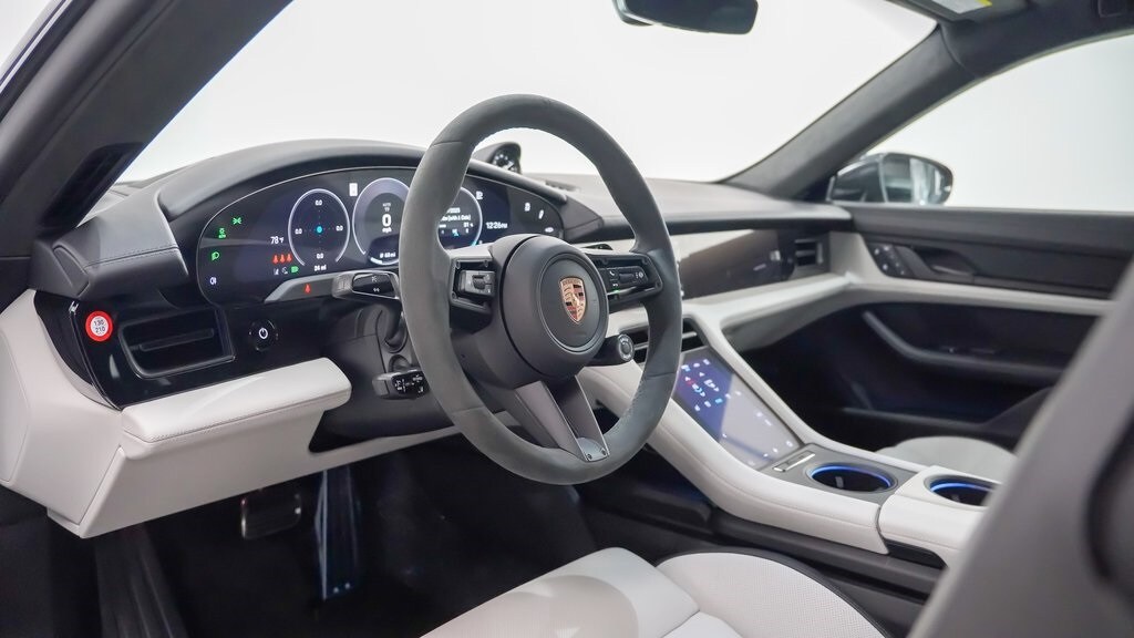2025 Porsche Taycan GTS photo 4