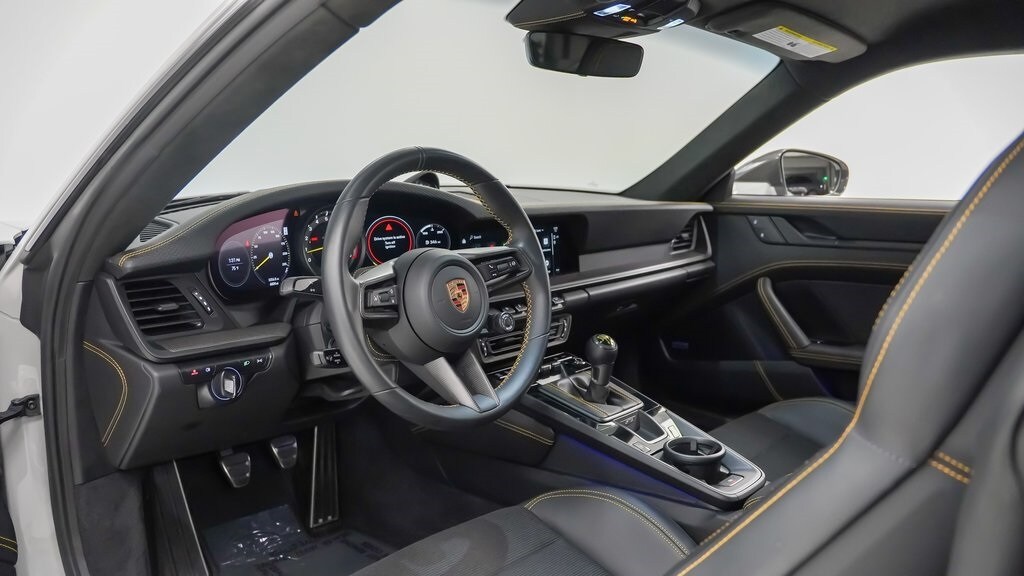 2022 Porsche 911 GT3 Touring photo 4