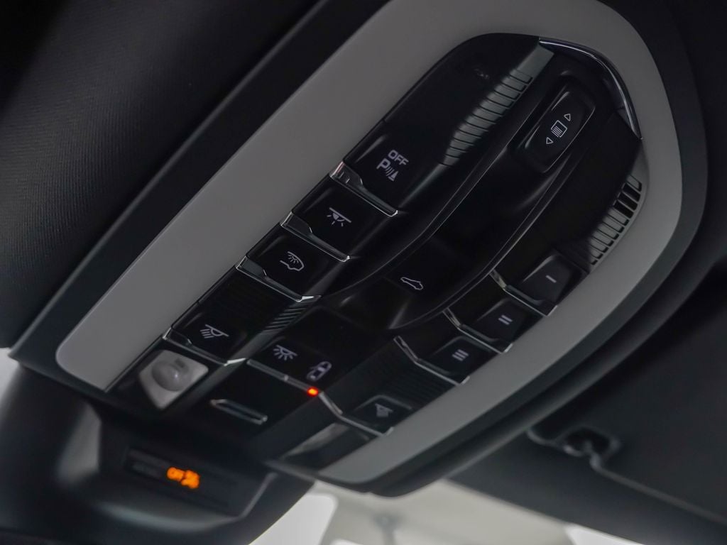2026 Porsche Macan - Photo 19