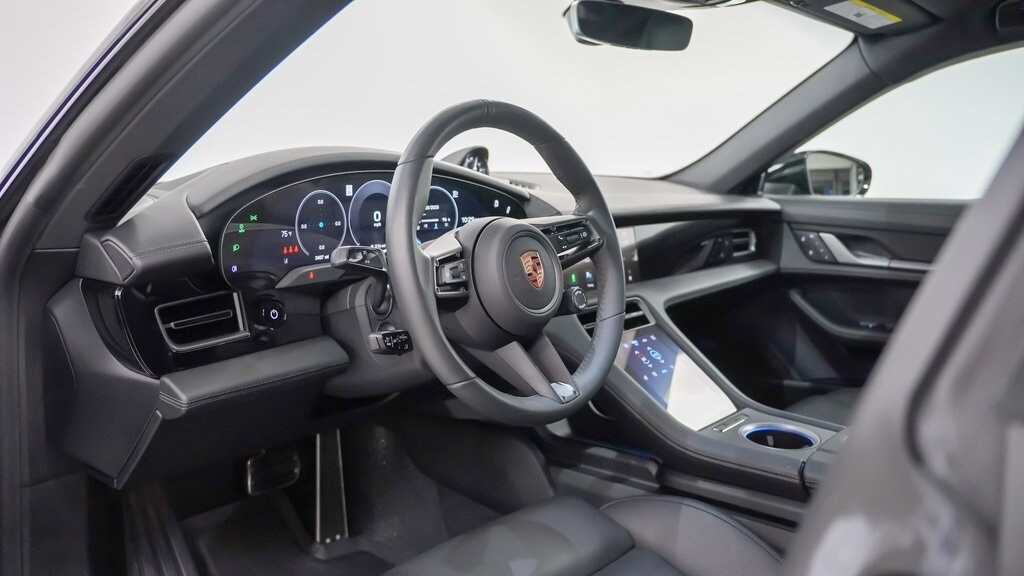 2025 Porsche Taycan Base photo 4