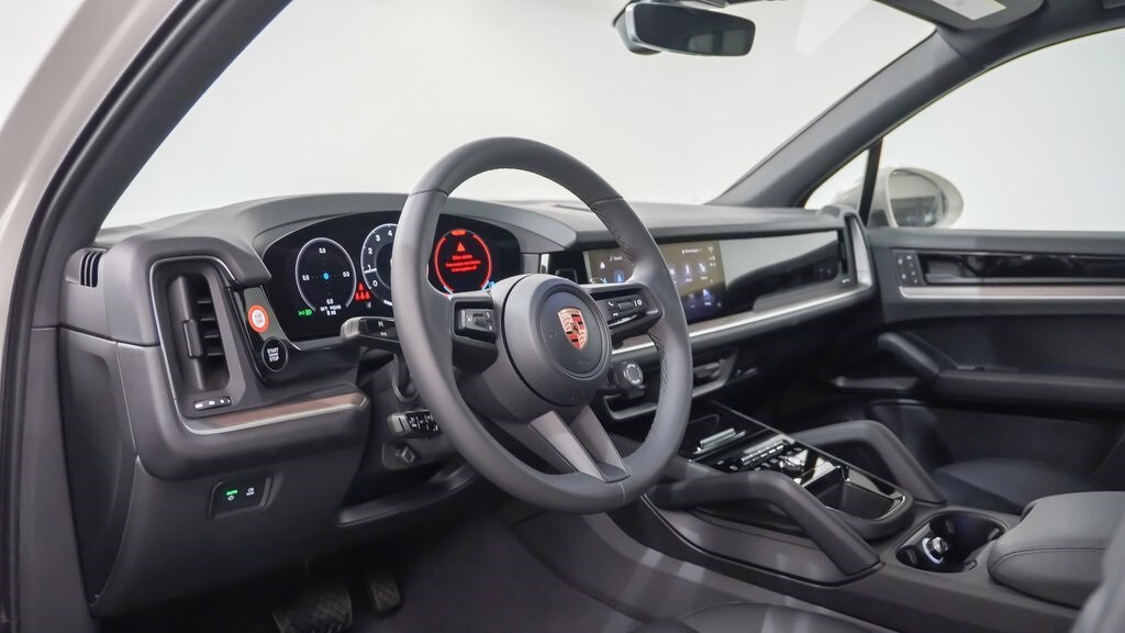 2026 Porsche Cayenne Base photo 3