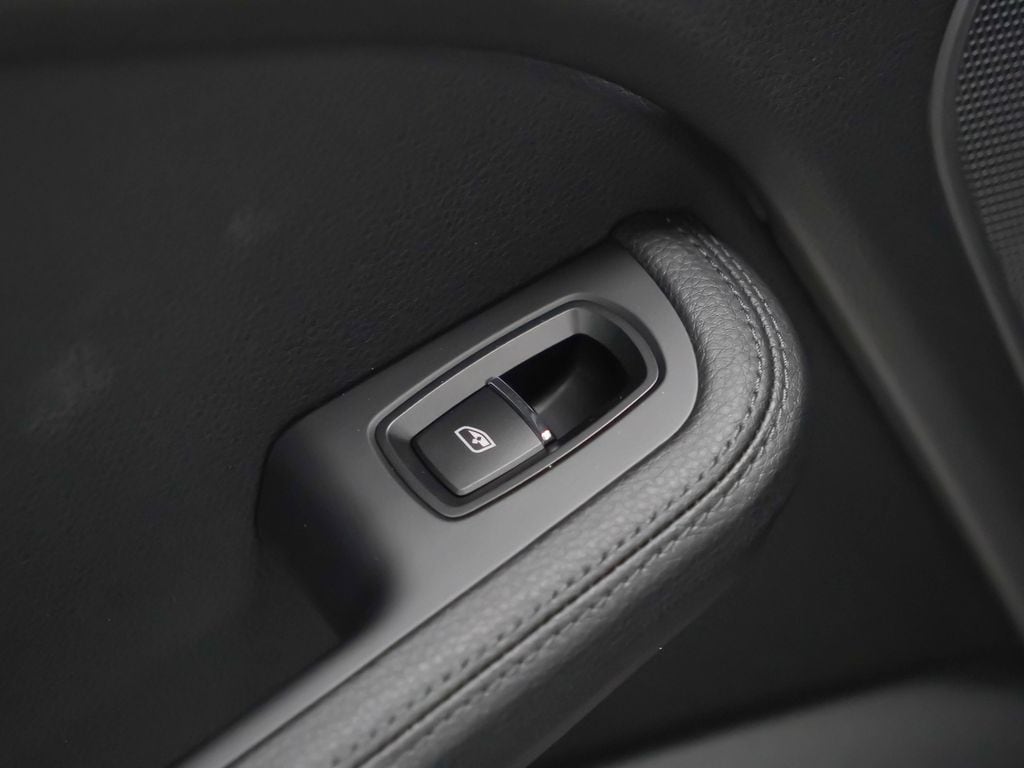 2026 Porsche Macan Base - Photo 16