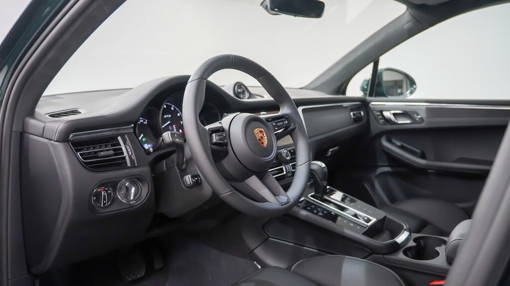 2026 Porsche Macan GTS photo 4