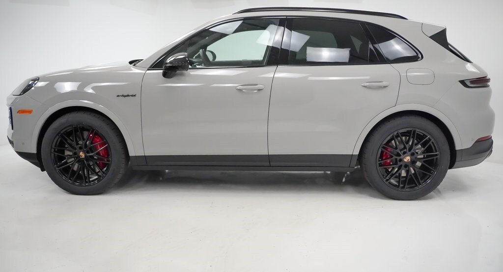2026 Porsche Cayenne E-Hybrid S photo 2
