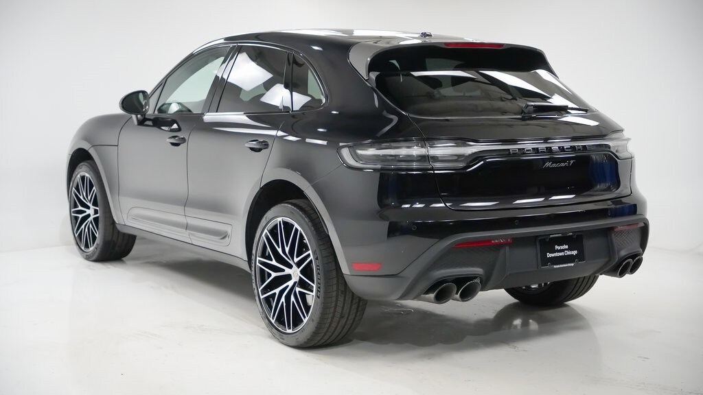2025 Porsche Macan T photo 2