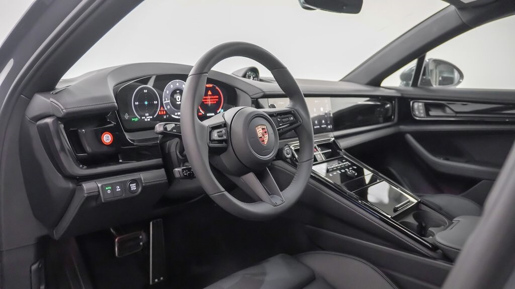 2025 Porsche Panamera 4 photo 4