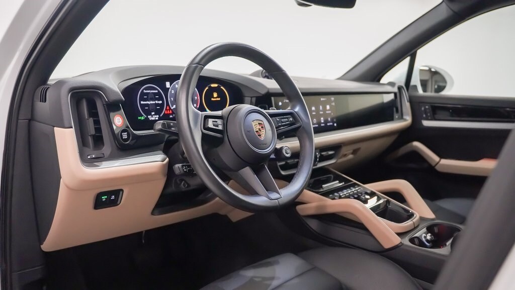 2024 Porsche Cayenne E-Hybrid Base photo 3