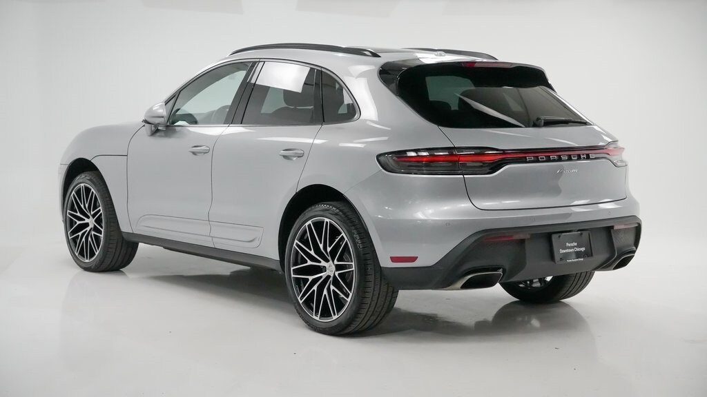 2025 Porsche Macan Base photo 3