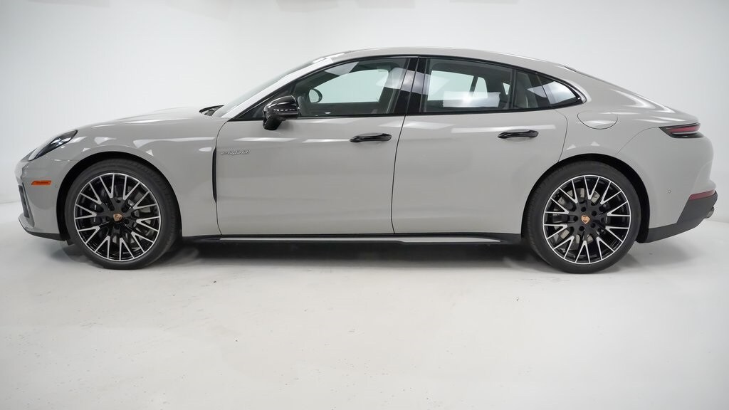 2026 Porsche Panamera E-Hybrid 4 photo 2