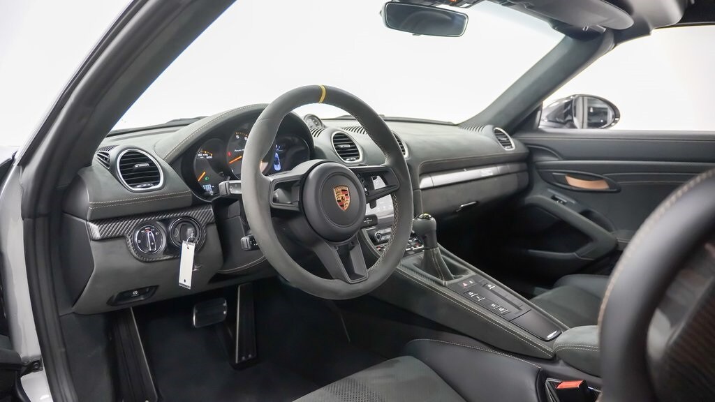 2024 Porsche Boxster Spyder photo 4