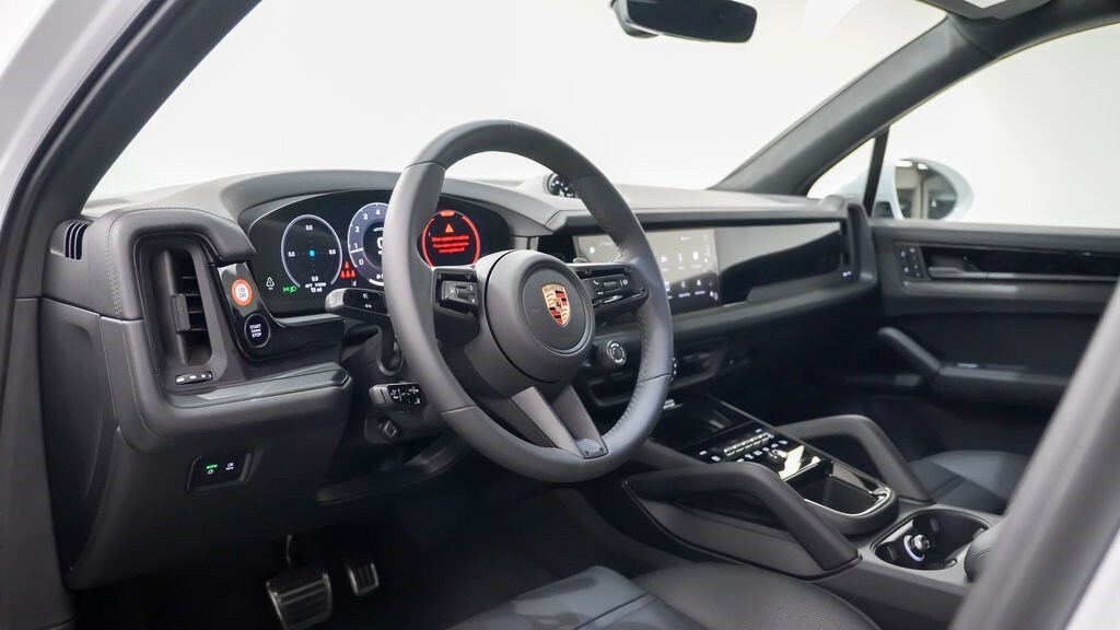 2025 Porsche Cayenne GTS photo 3