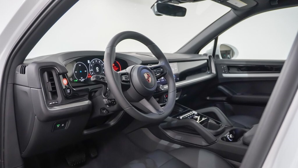 2026 Porsche Cayenne GTS photo 3