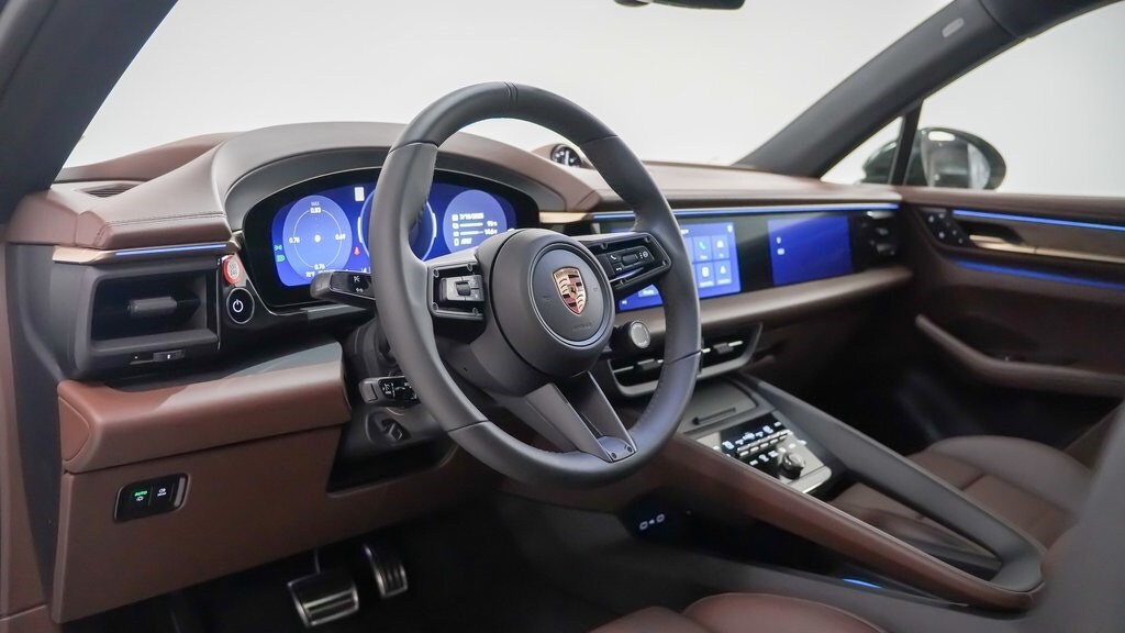 2025 Porsche Macan Electric photo 4