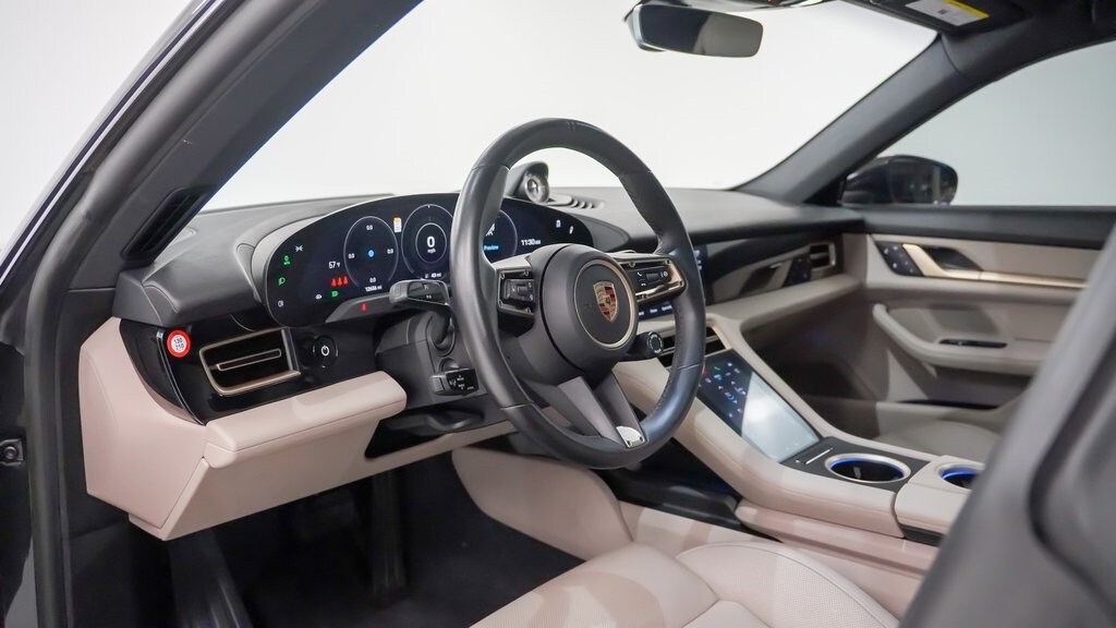 2023 Porsche Taycan Base photo 4