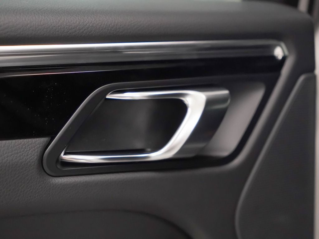 2026 Porsche Macan - Photo 28
