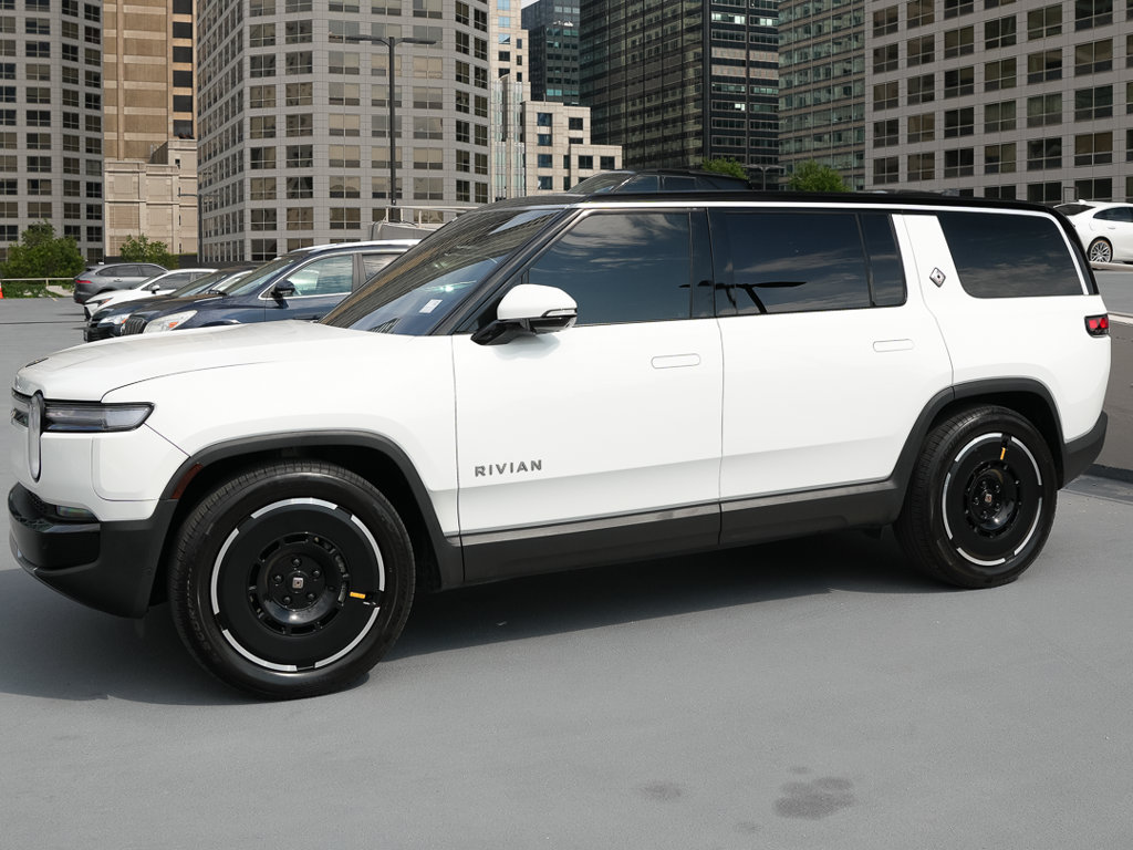 2025 Rivian R1S