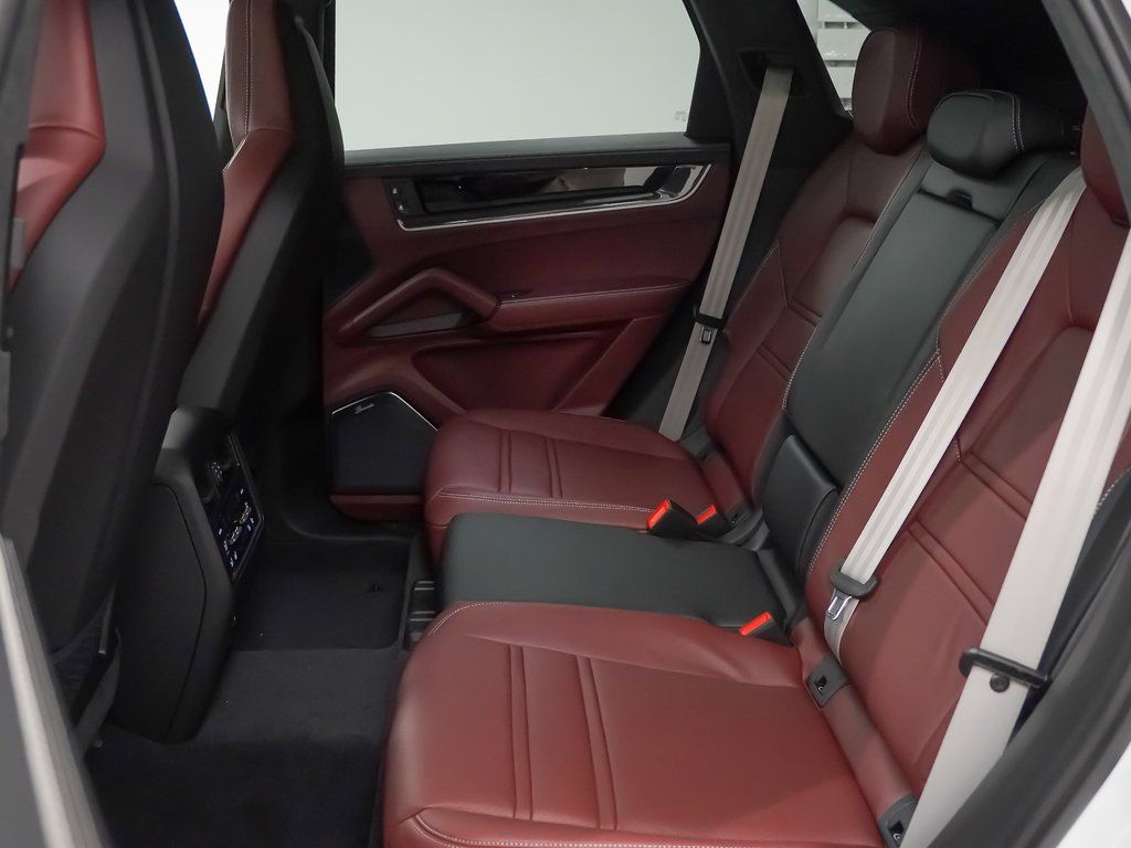 2026 Porsche Cayenne Turbo E-Hybrid - Photo 18