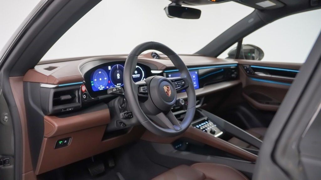 2025 Porsche Macan Electric Base photo 4