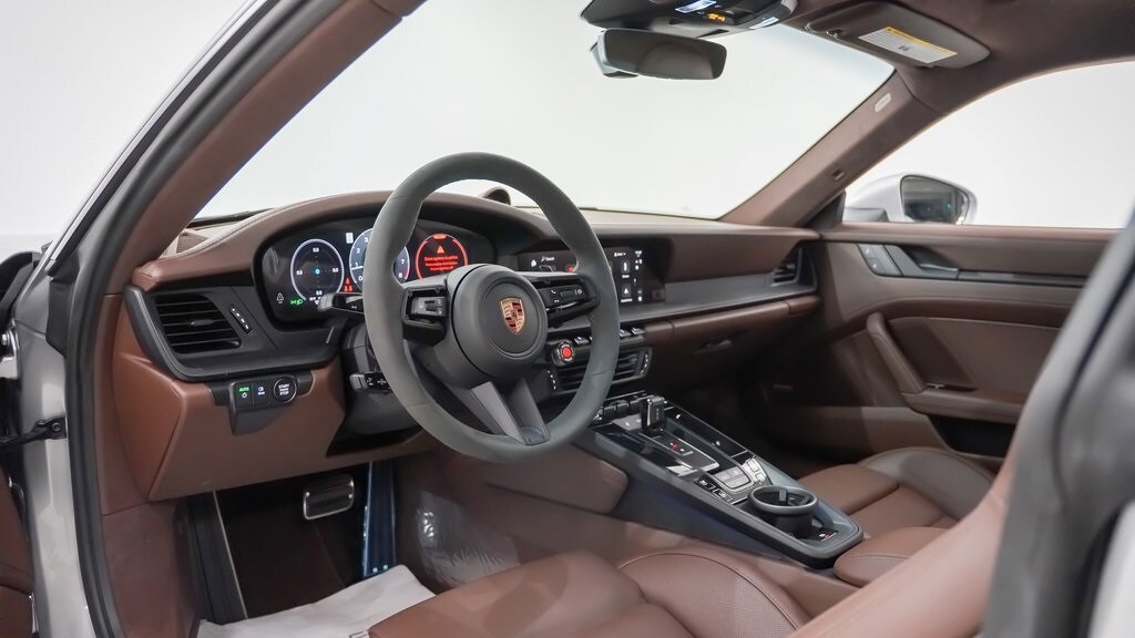 2025 Porsche 911 4 GTS photo 4