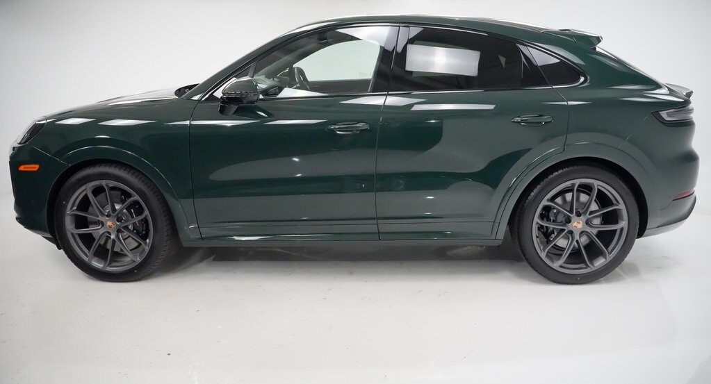 2025 Porsche Cayenne Coupe GTS photo 2