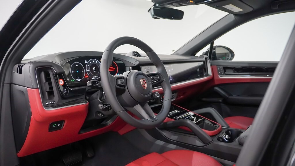 2026 Porsche Cayenne Coupe photo 3