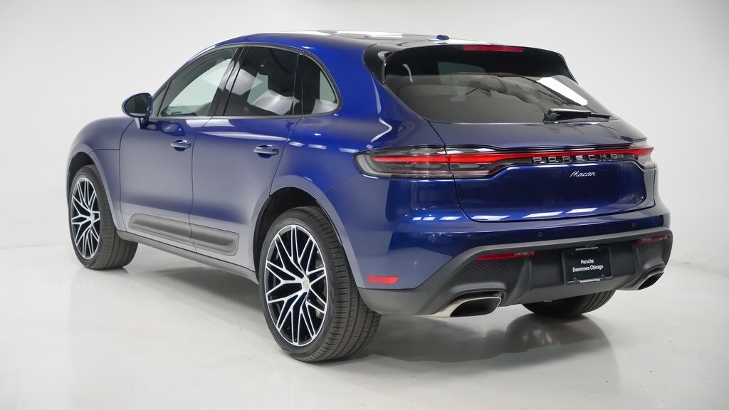 2025 Porsche Macan T photo 3